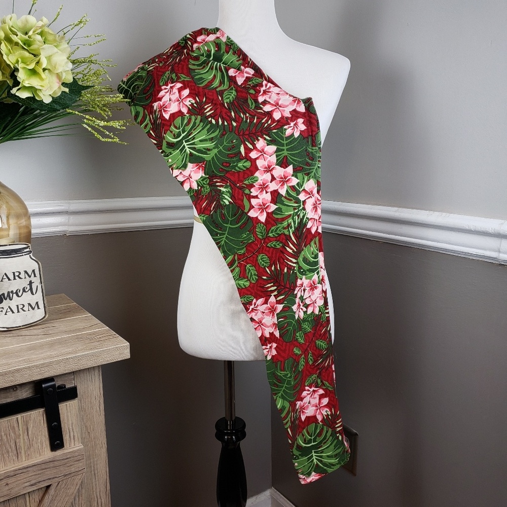 Lularoe Hawaiian print Tall and Curvy leggings